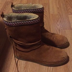 Toms leather and fur boots